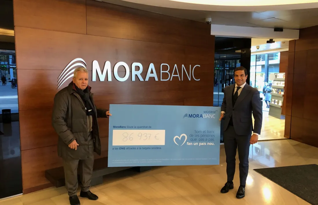 El director de banca Comercial i Empreses de MoraBanc, Sergi Plaza, i Àngel March Muntane, representant dels clients de MoraBanc.