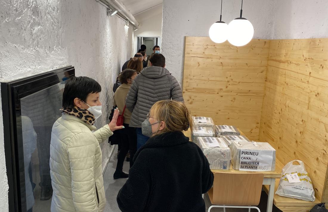 Un dels espais habilitats de nou: aquest està pensat per a grups que necessitin treballar-hi però trencant el silenci requerit a la instal·lació.