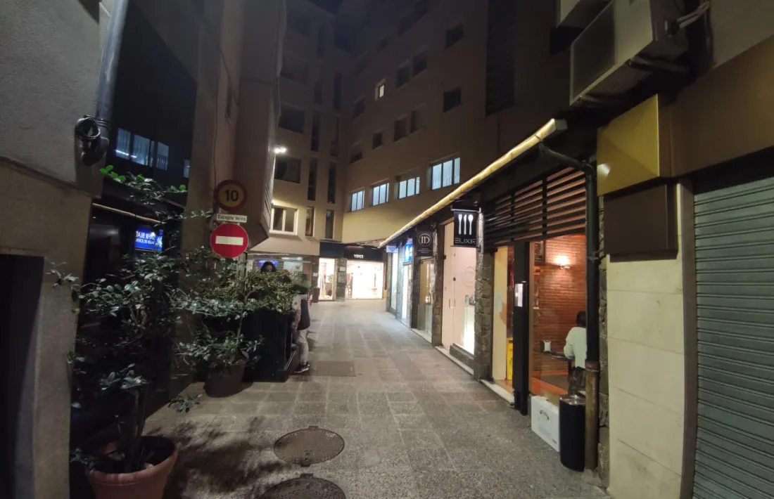 El carrer Roc dels Escolls, on ha tingut lloc el robatori.