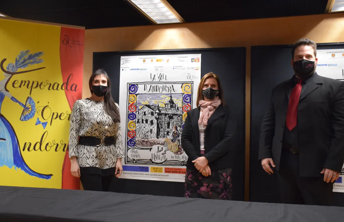 Jonaina Salvador, amb la cònsol manor, Mireia Codina, i el director descena de ‘La Vall d’Andorra’, Jofre Belles.