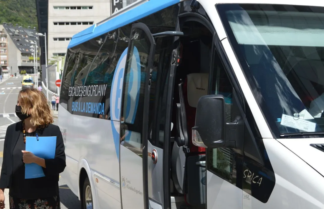 La cònsol major d'Escaldes-Engordany, Rosa Gili, durant la inauguració del servei