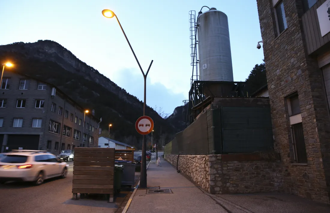 Una de les càmeres instal·lades a l’edifici de la Serradora.