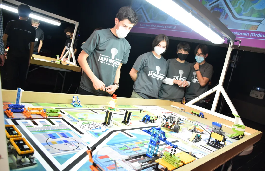 Un moment de la fase final de la Micro First Lego League.