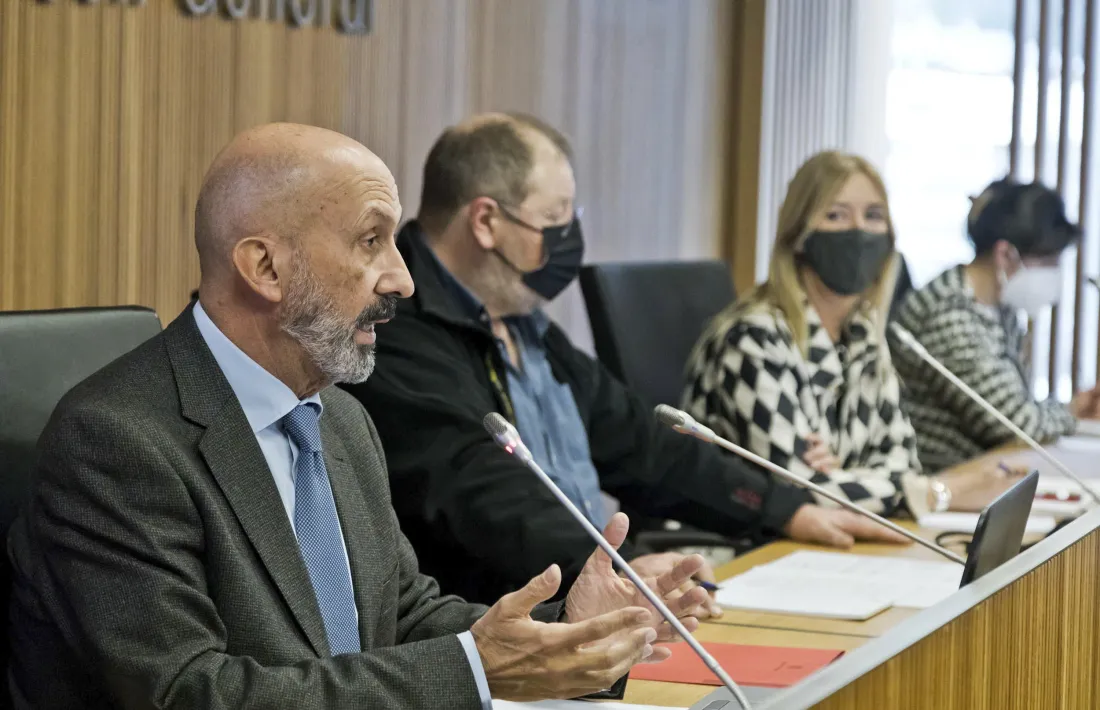 El ministre de Salut, Joan Martínez Benazet, en una compareixença davant la comissió legislativa de Sanitat.