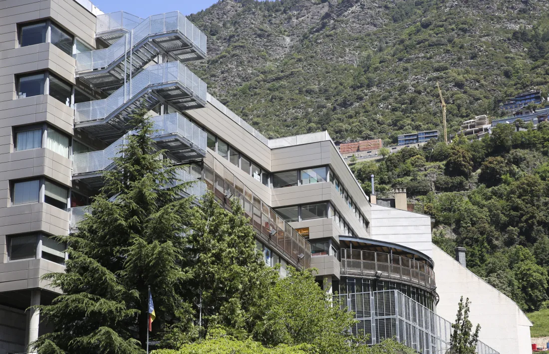 Els dos menors de la família haurien d’anar a classe a l’escola andorrana d’Escaldes-Engordany.