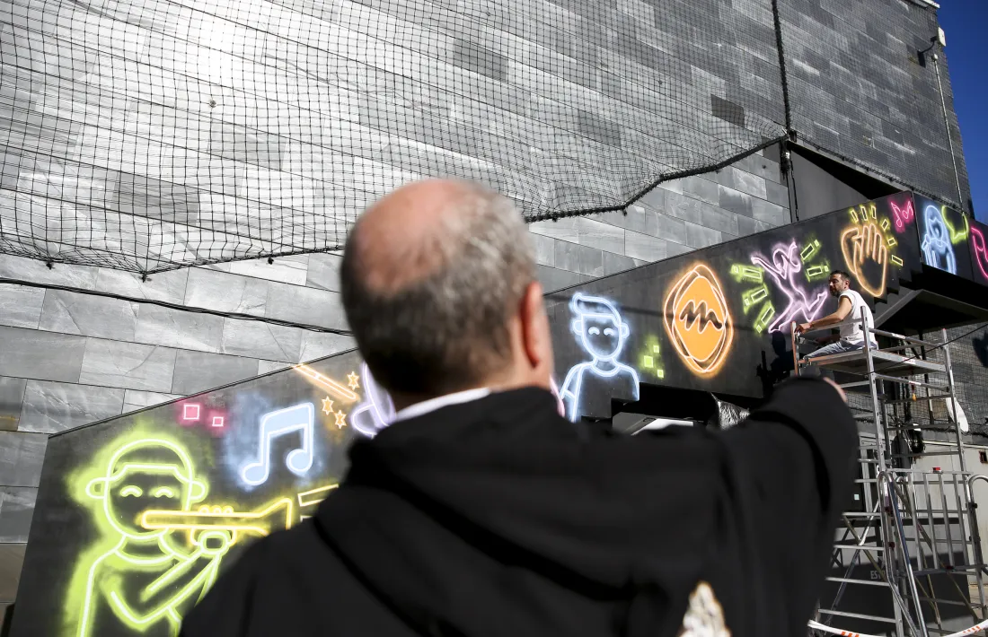 Tito Ferré, enfilat al mur de les Fontetes.