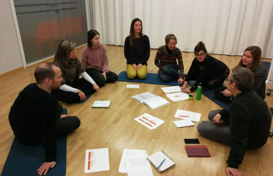 Els grups d’ajuda mútua apleguen persones amb el mateix problema.