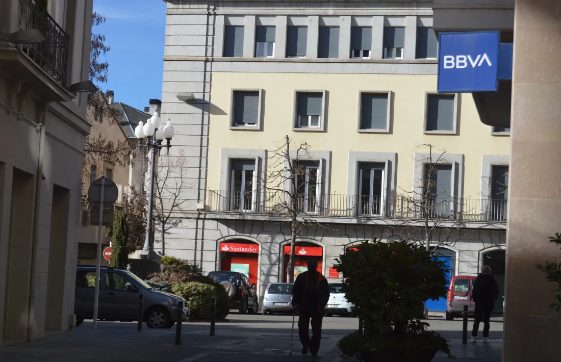Els bancs comencen a reaccionar a les denúncies i queixes ciutadanes. 