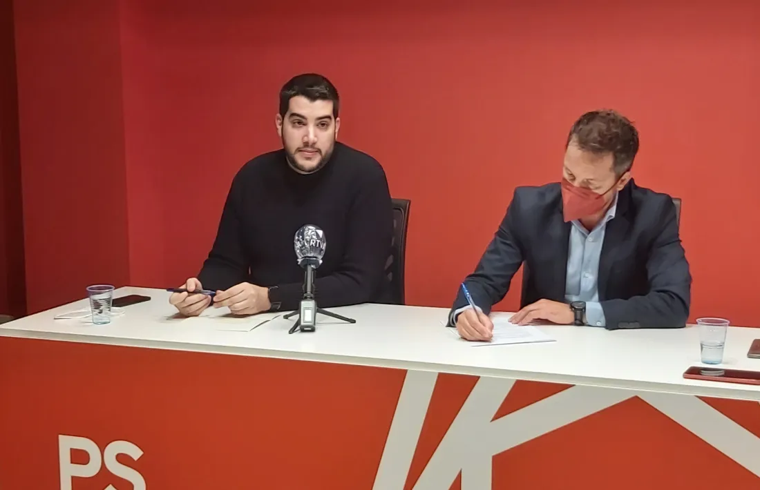 Pere Baró i Pere López durant la compareixença d'aquesta tarda a la seu del Partit Socialdemòcrata.