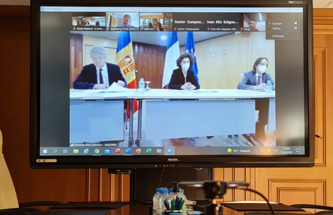 Un moment de la conferència de l'ambaixador de França al Principat, Jean-Claude Tribolet.