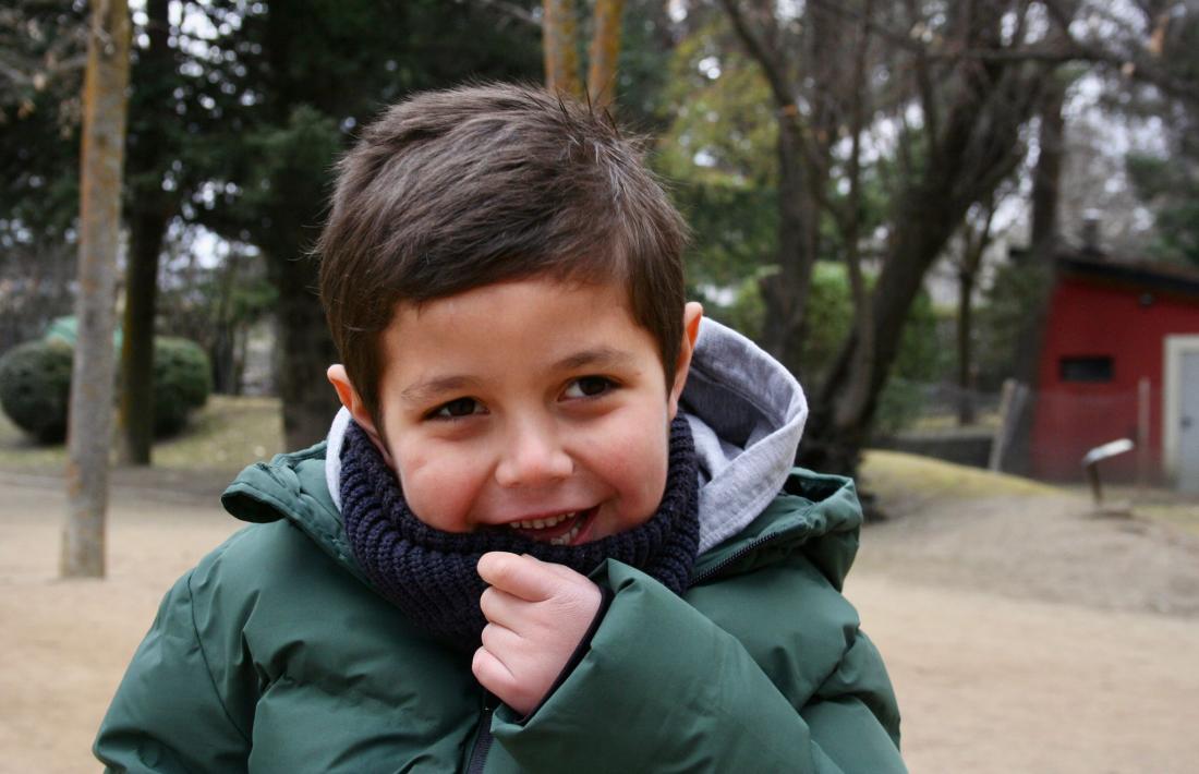 L’Aleix és un infant rialler i feliç, però pateix una malaltia minoritària: síndrome de dulplicació MeCP2.