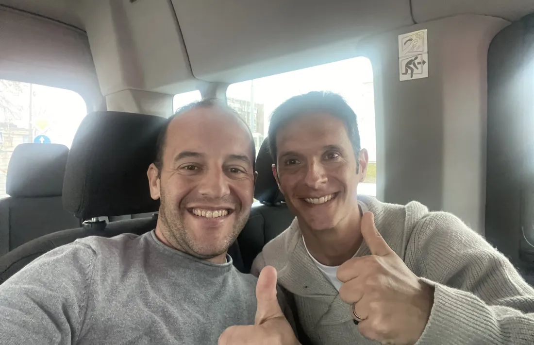 Lluís Cortés i Jordi Escura, a dins de la furgo abans de començar el trajecte de retorn.