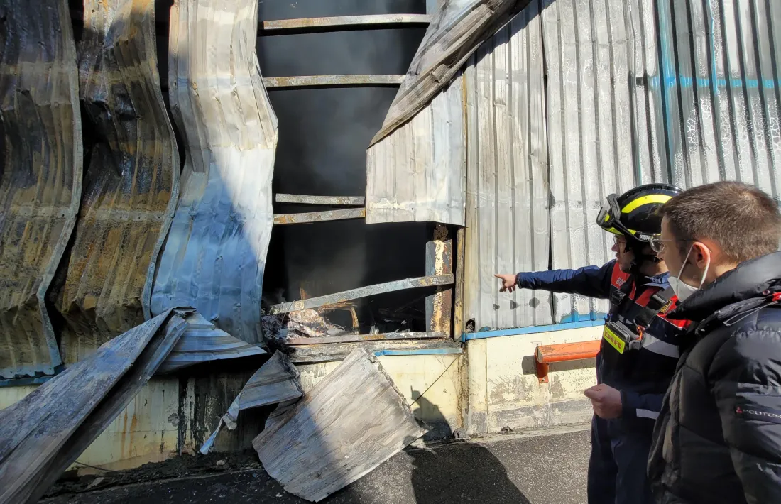 Es desconeixen encara les causes de l'incendi però tot la primera hipòtesi apunta que ha sigut fortuït.