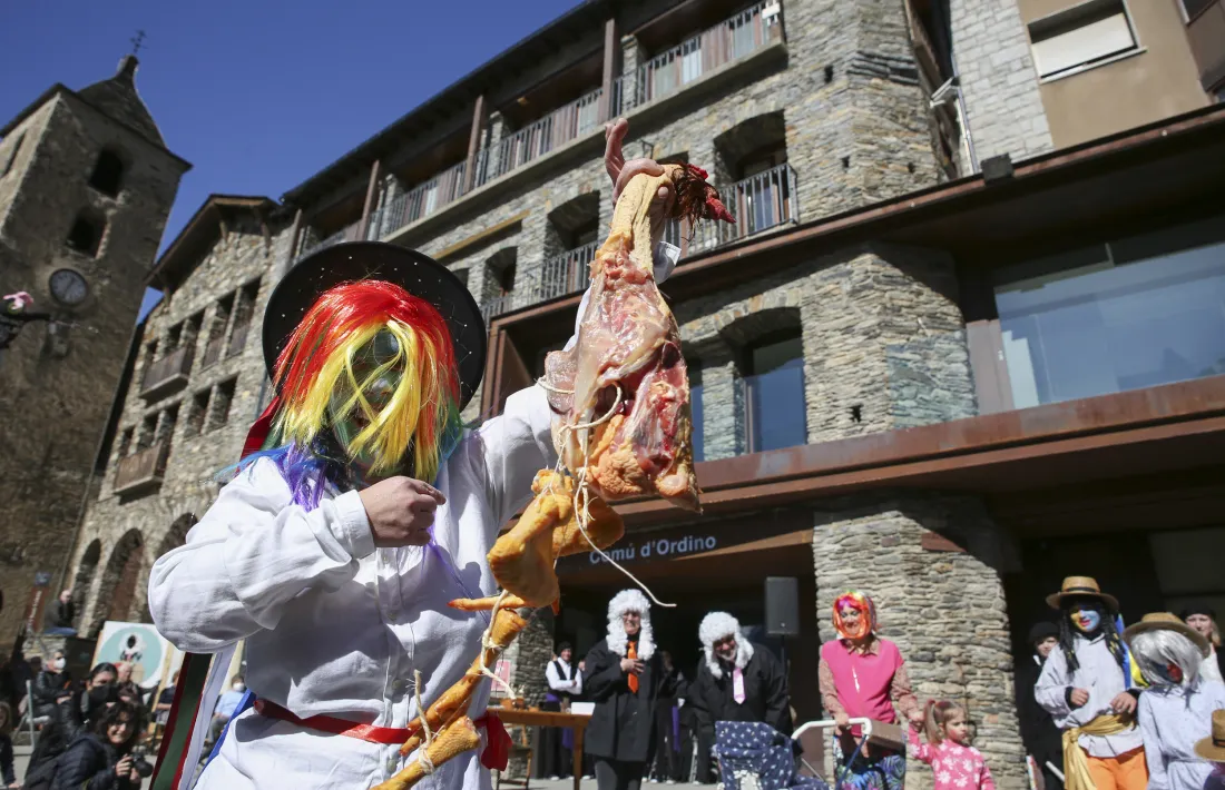 Un instant de la reprsentació el judici dels contrabandistes a Ordino.