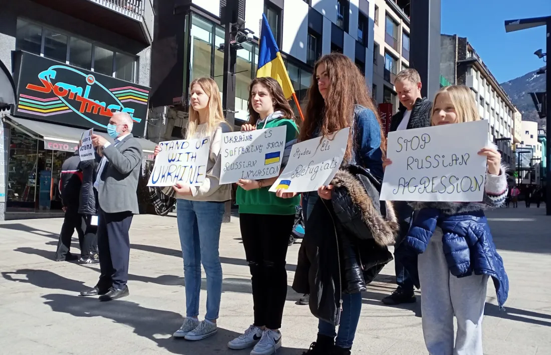 La concentració, convocada per l’Associació de Residents Ucraïnesos, amb lemes com “Stop the War”.