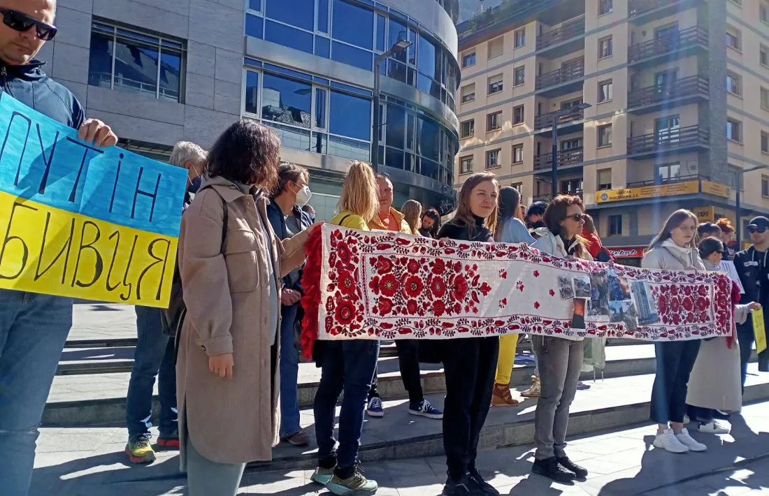 La concentració, convocada per l’Associació de Residents Ucraïnesos, amb lemes com “Stop the War”.