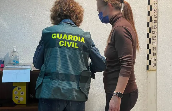 p._10-2_detinguda_guardia_civil