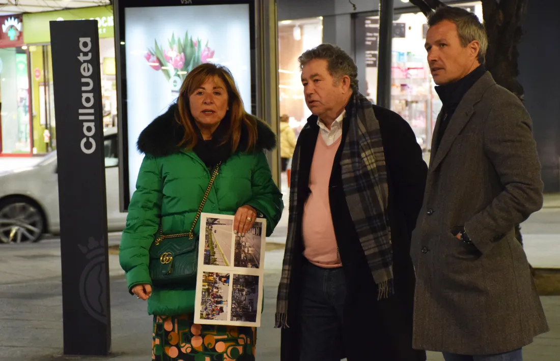 Els cònsols d'Andorra la Vella, Conxita Marsol i David Astrié, amb l'alcalde de Pontevedra, Miguel Anxo Fernández, pels carrers de la capital.