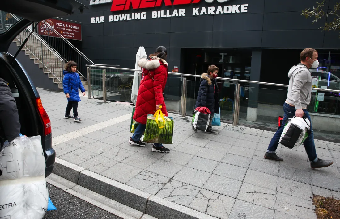 L’improvisat magatzem de productes per a Ucraïna al Club Energy, ahir a la tarda.