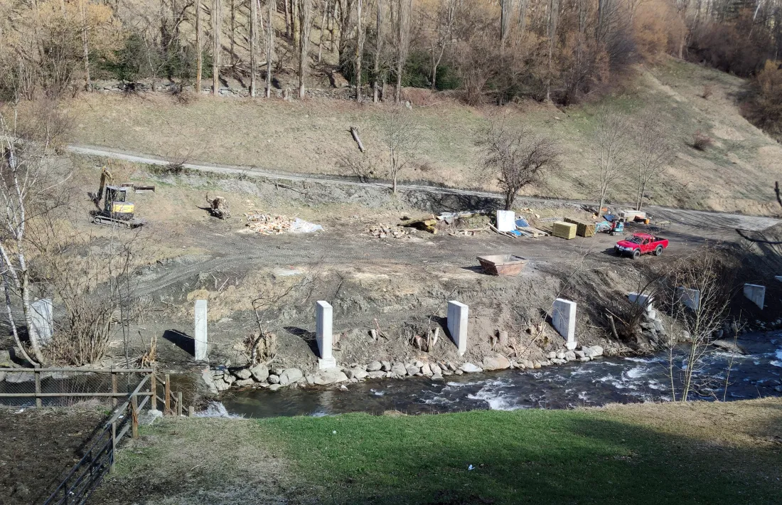 Les pilones del nou tram del camí ral, la setmana passada.