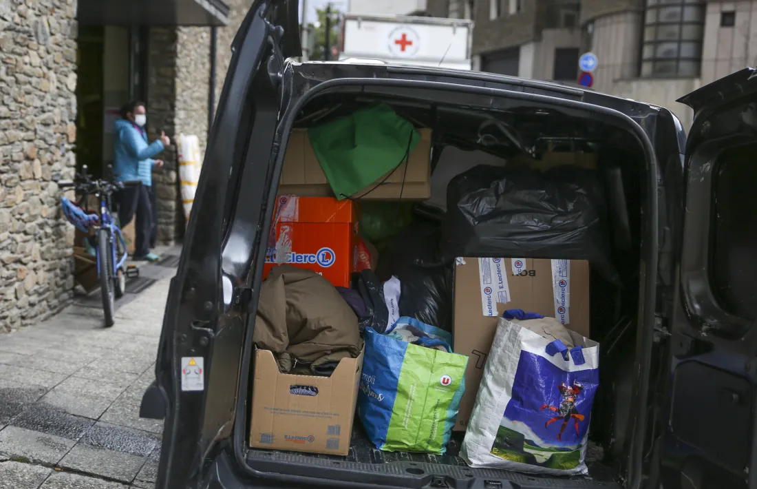 El productes que arriben al magatzem de la Creu Roja.