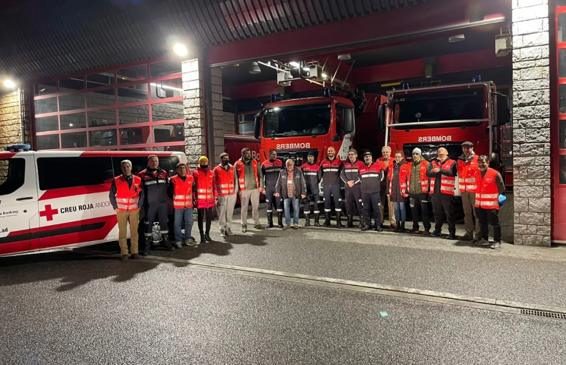 Els integrants del comboi abans d'emprendre el viatge.