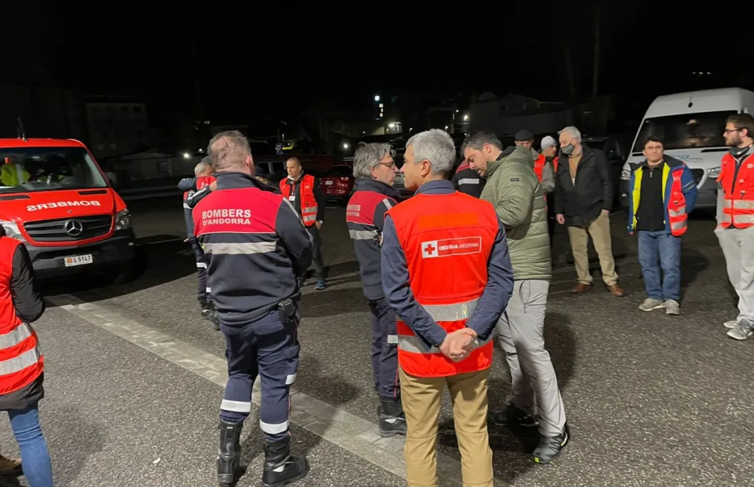 Els integrants del comboi abans d'emprendre el viatge.