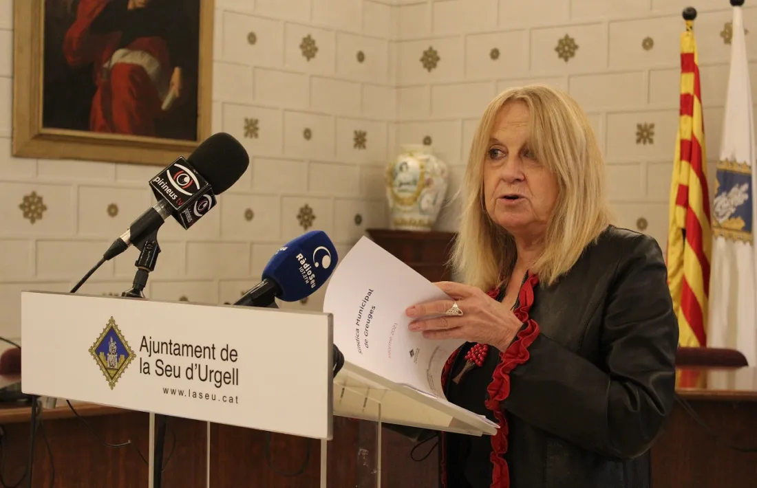 Anna Maria Martí Pellicer, síndica municipal de greuges, durant la presentació de l’informe als mitjans. A la tarda l'ha presentat al ple. 