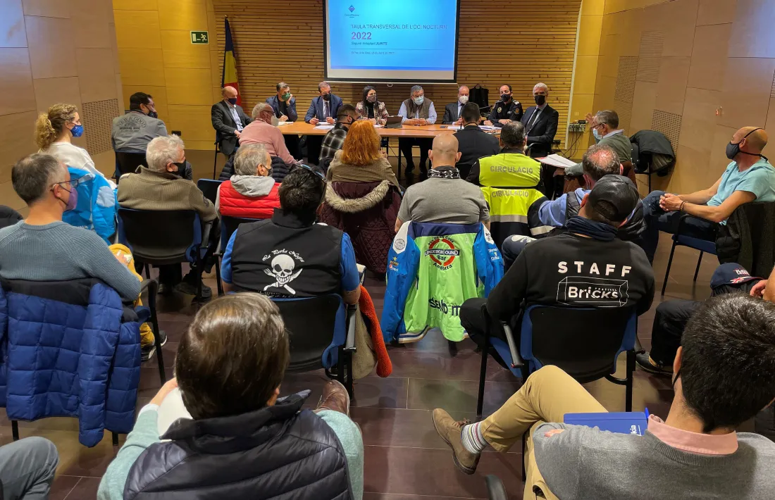 Un moment de la reunió de la taula transversal avui al Pas de la Casa.