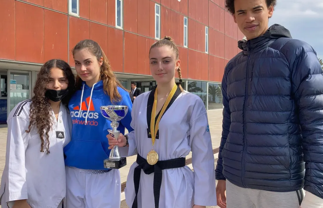 Naiara Liñán, amb el seu trofeu.