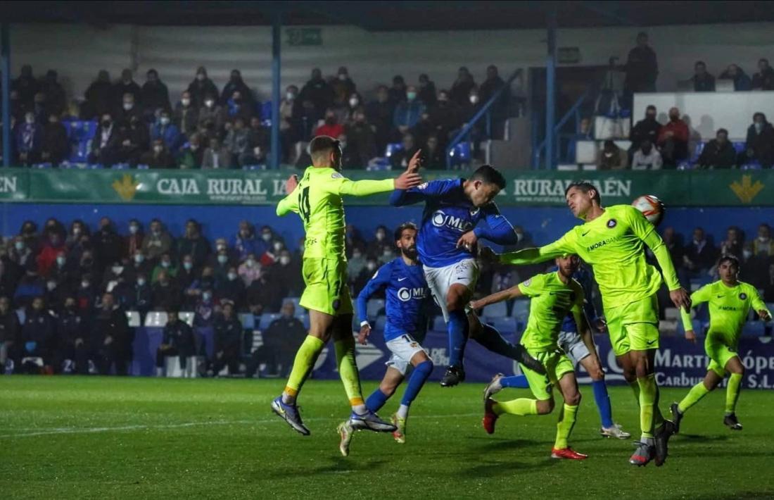 Hugo Díaz, davanter del Linares Deportivo, va ser un malson per a l’FC Andorra.