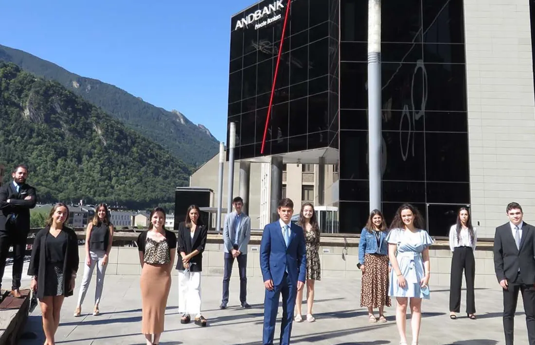 Imatge d'arxiu dels joves que van participar en l'edició de l'Andbank Trainee Program del 2021.
