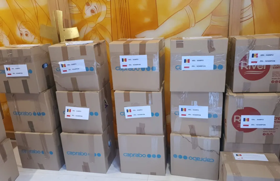 Algunes de les caixes que Càritas enviarà a Polònia.