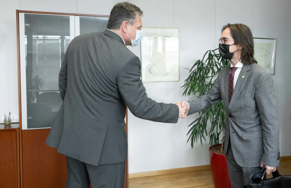 Landry Riba amb el vicepresident de la Comissió Europea, Maroš Šefčovič.