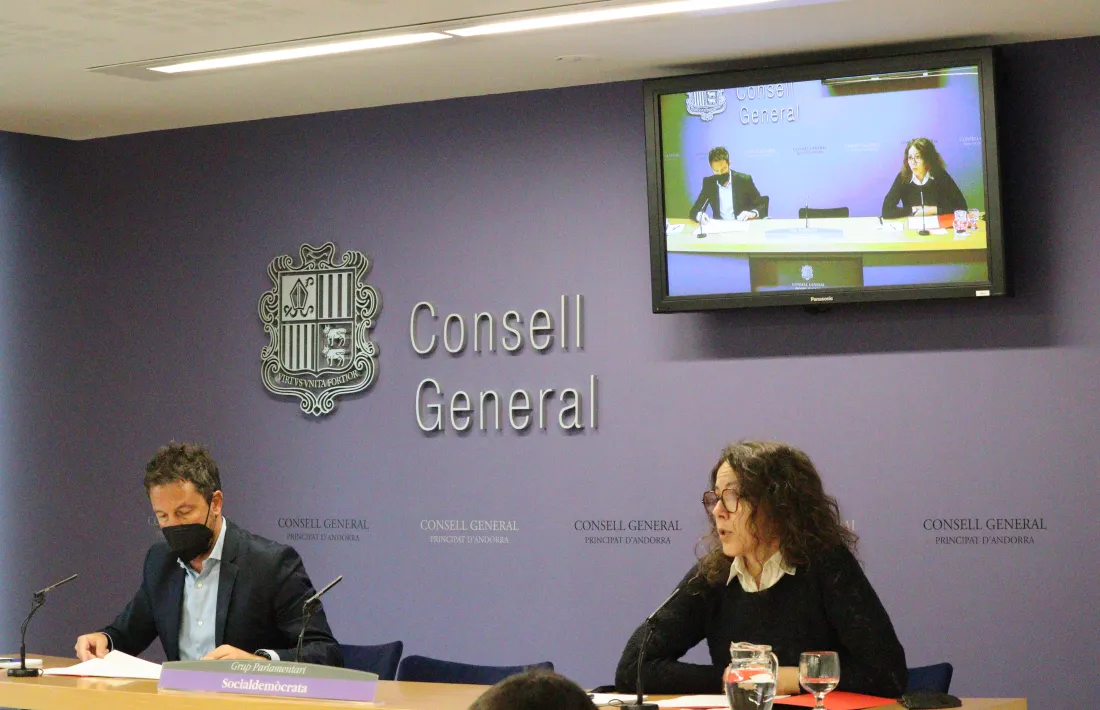 Pere López i Judith Salazar han comparegut avui per explicar la moció per retirar el decret on s’apuja les tarifes dels sociosanitaris.