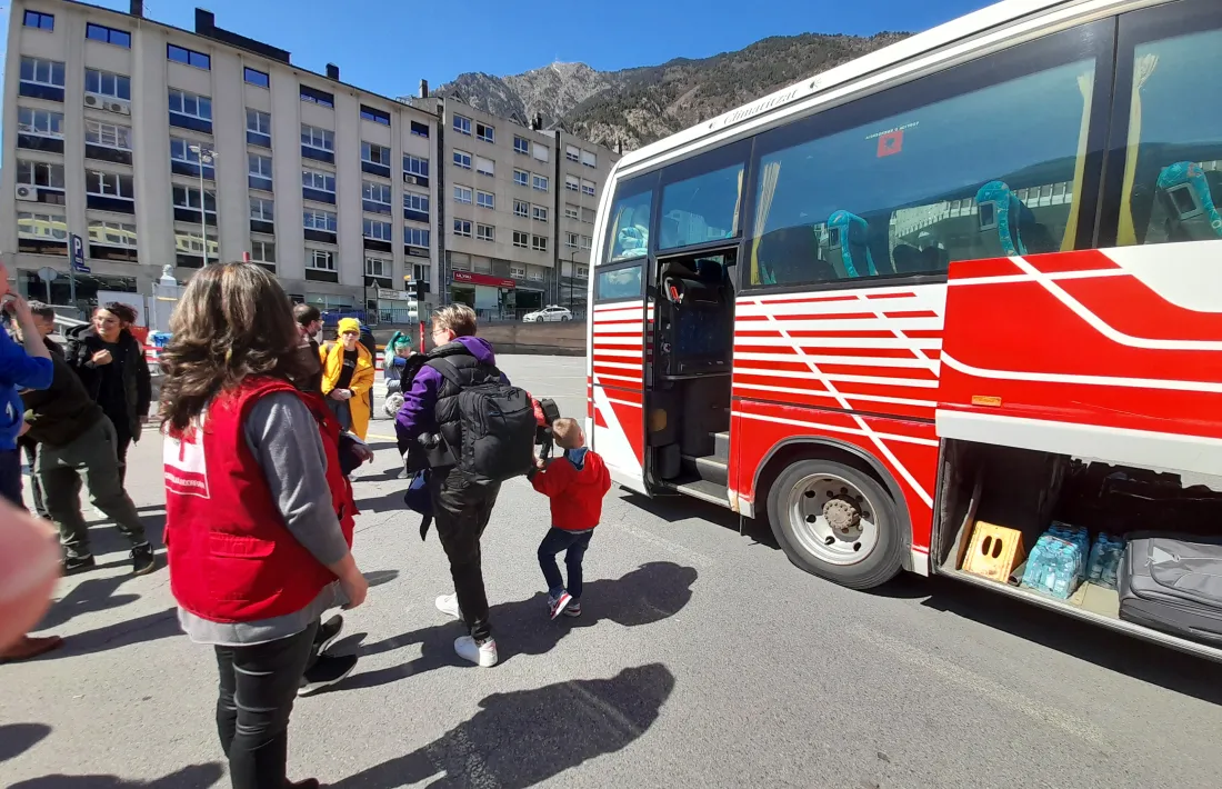 Refugiats recollint les seves pertinences.