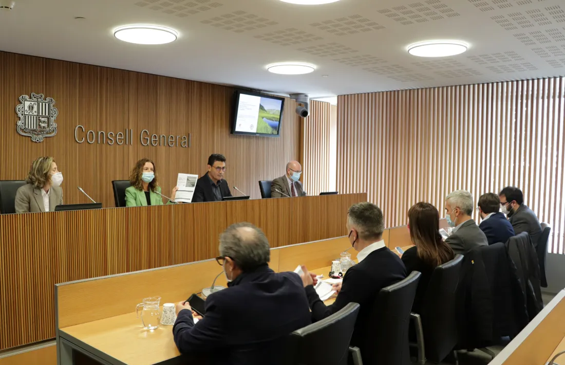 Un moment de la compareixença de Calvó davant la comissió de Política Territorial, Urbanisme i Medi Ambient.