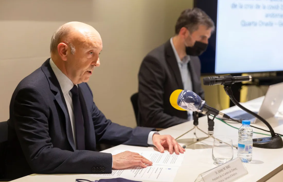 Mas i Micó, durant presentació de l'informe, aquesta tarda.
