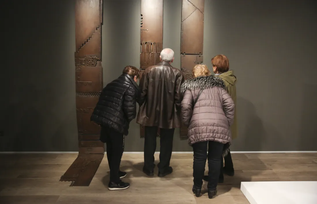 La figuració inicial es va depurant i a poc a poc l’escultura de Gaset agafa una deriva metafísica