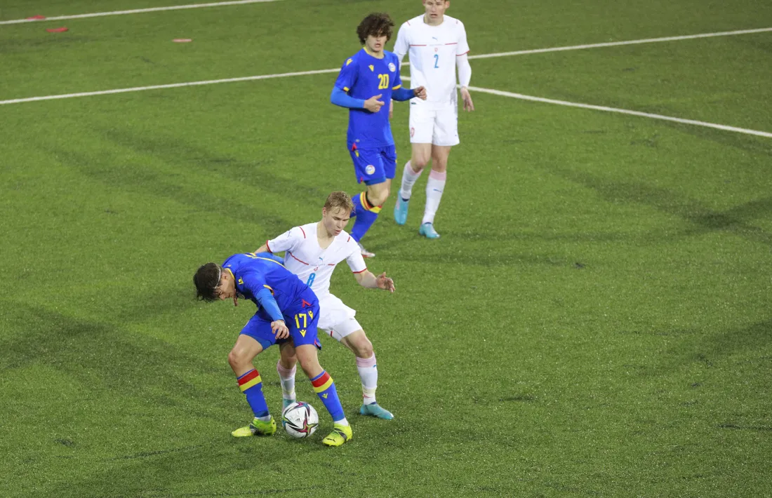 La selecció nacional sub-21 va anar de menys a més durant el matx però va acabar cedint davant la superioritat txeca.