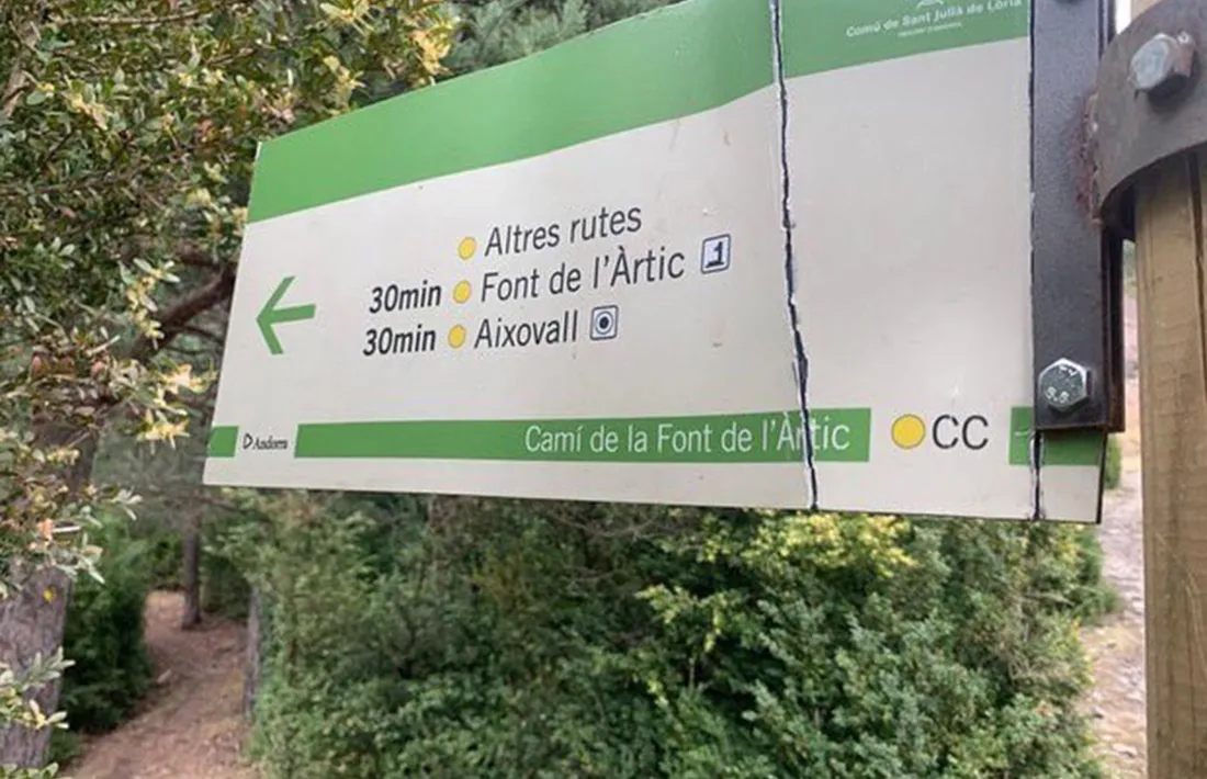 L'estat d'una de les senyalitzacions abans de ser substituïda.