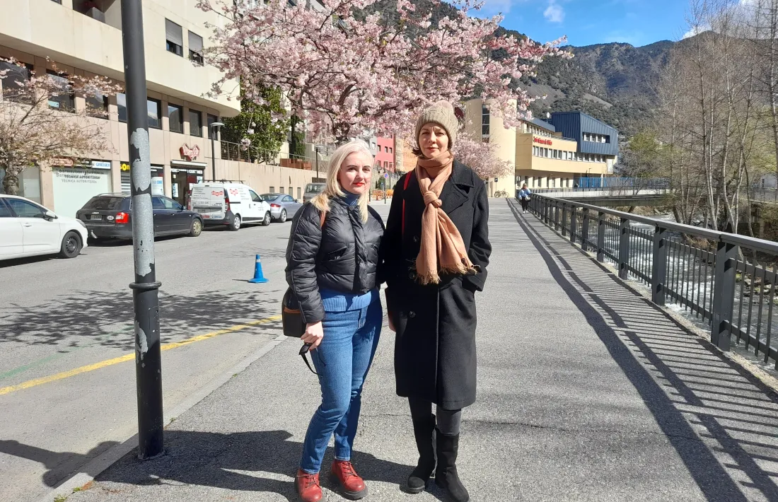 Aleksandra Mischenko i Sofia Suprunenko, al passeig del Riu.