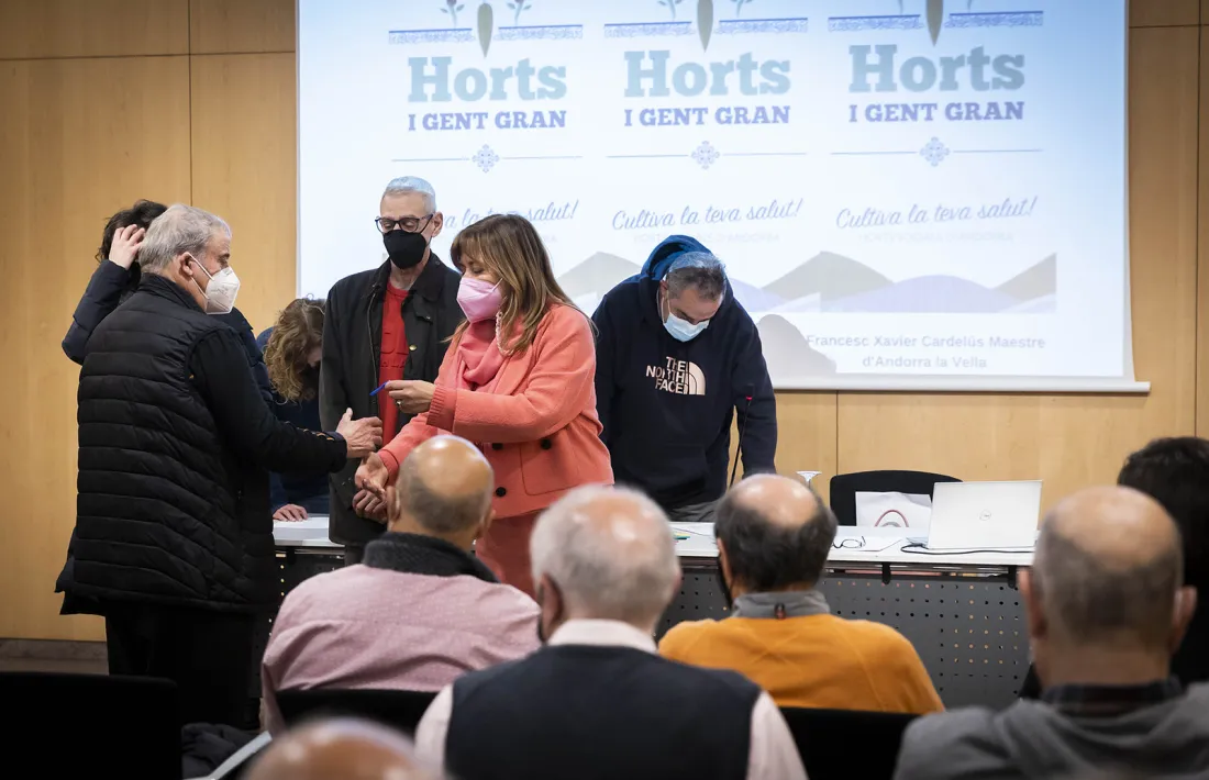La cònsol d'Andorra la Vella, Conxita Marsol, durant l'entrega de les claus dels horts per a la gent gran.