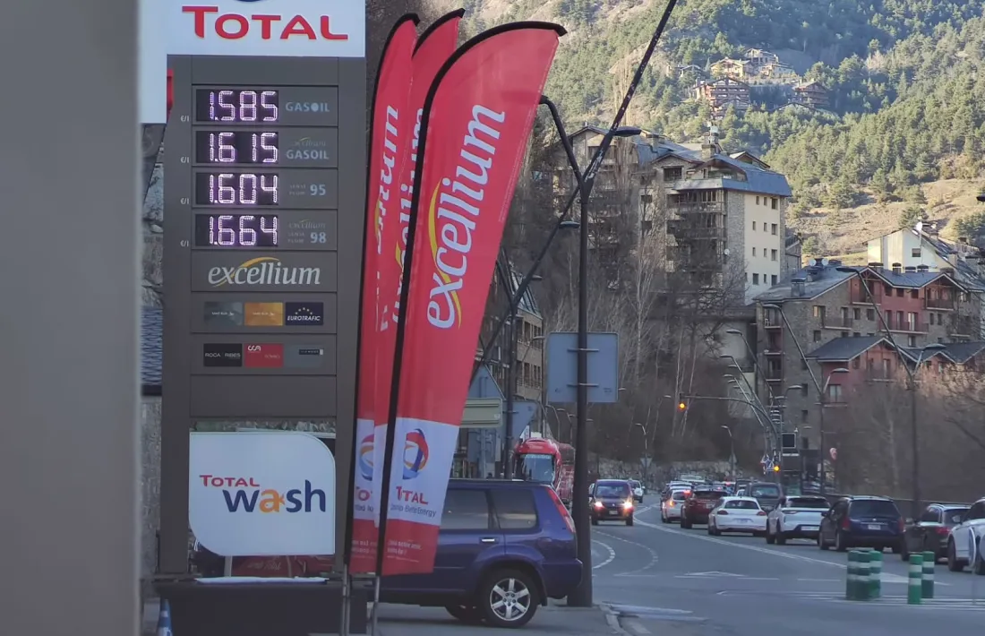 Els preus dels carburants ahir en una de les estacions de servei del Principat.