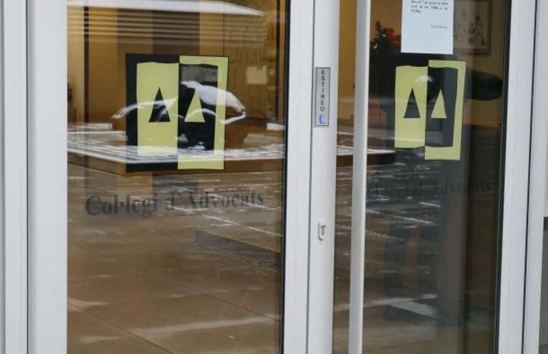 Exterior de la seu del col·legi professional.