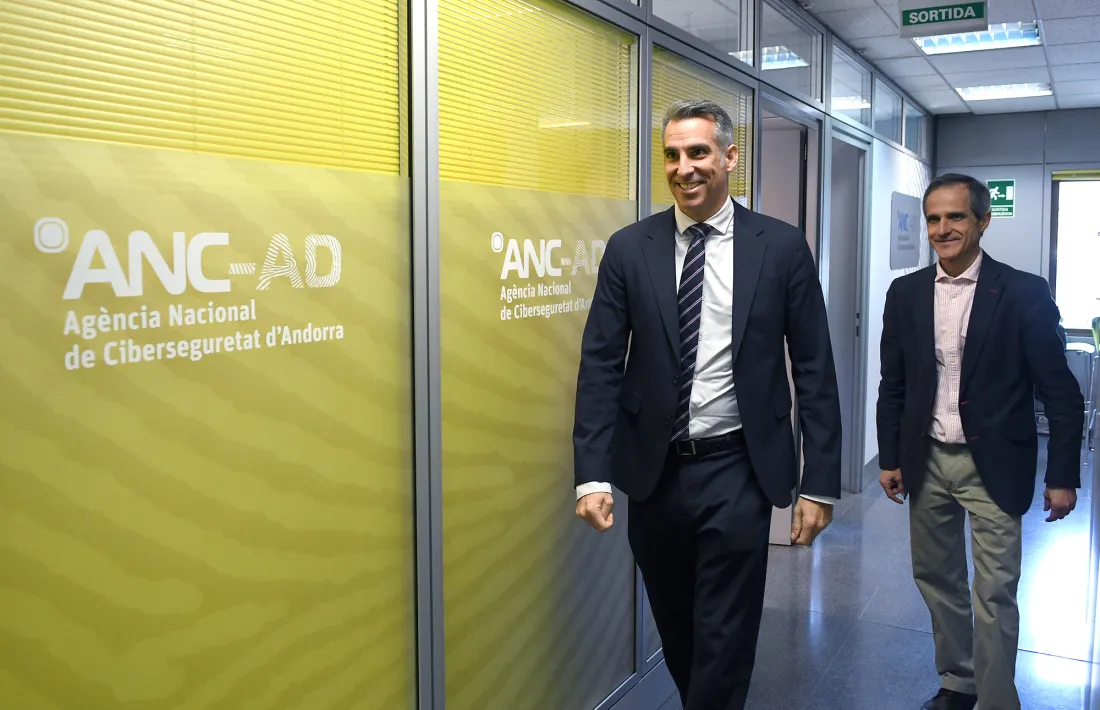 Un instant de la visita a la seu de l'Agència Nacional de Ciberseguretat.