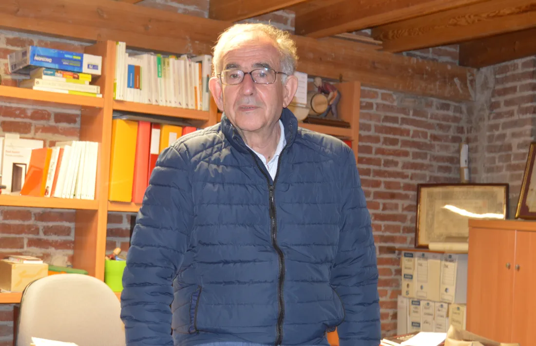 Amadeu Gallart, al seu estudi de la Seu. 