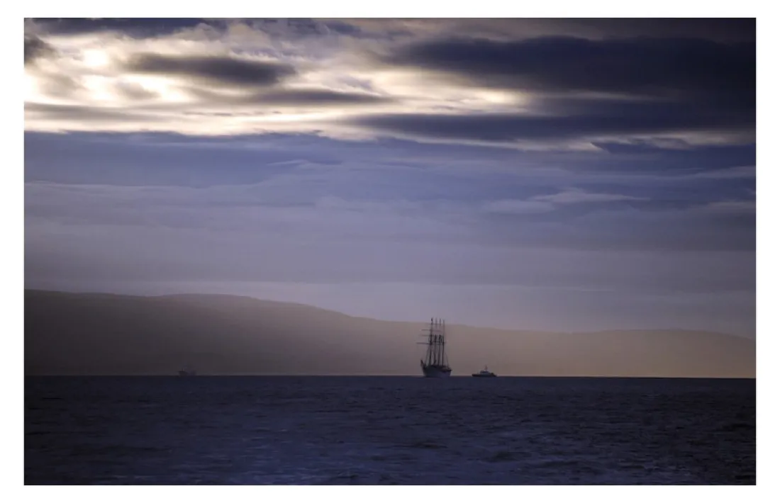 El quatre pals xilè ‘Esmeralda’ navega pel canal Beagle a la regata de Grans Velers que va tenir lloc el 2010 a la Patagònia.