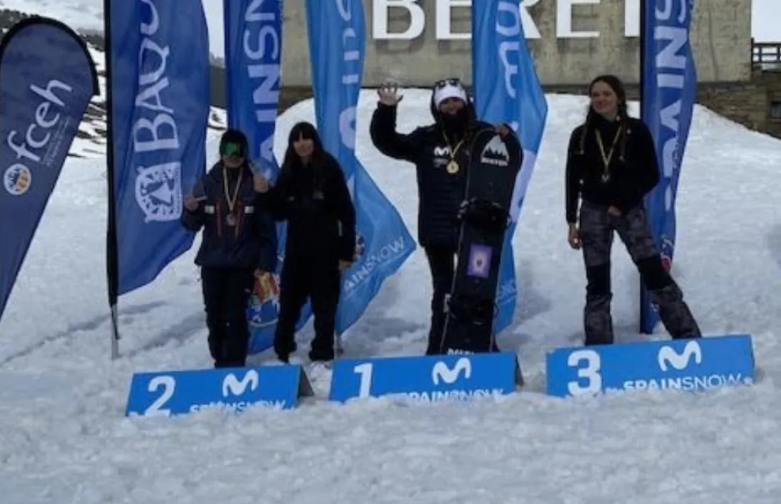 Nerea Fernandez al segon calaxi del podi.