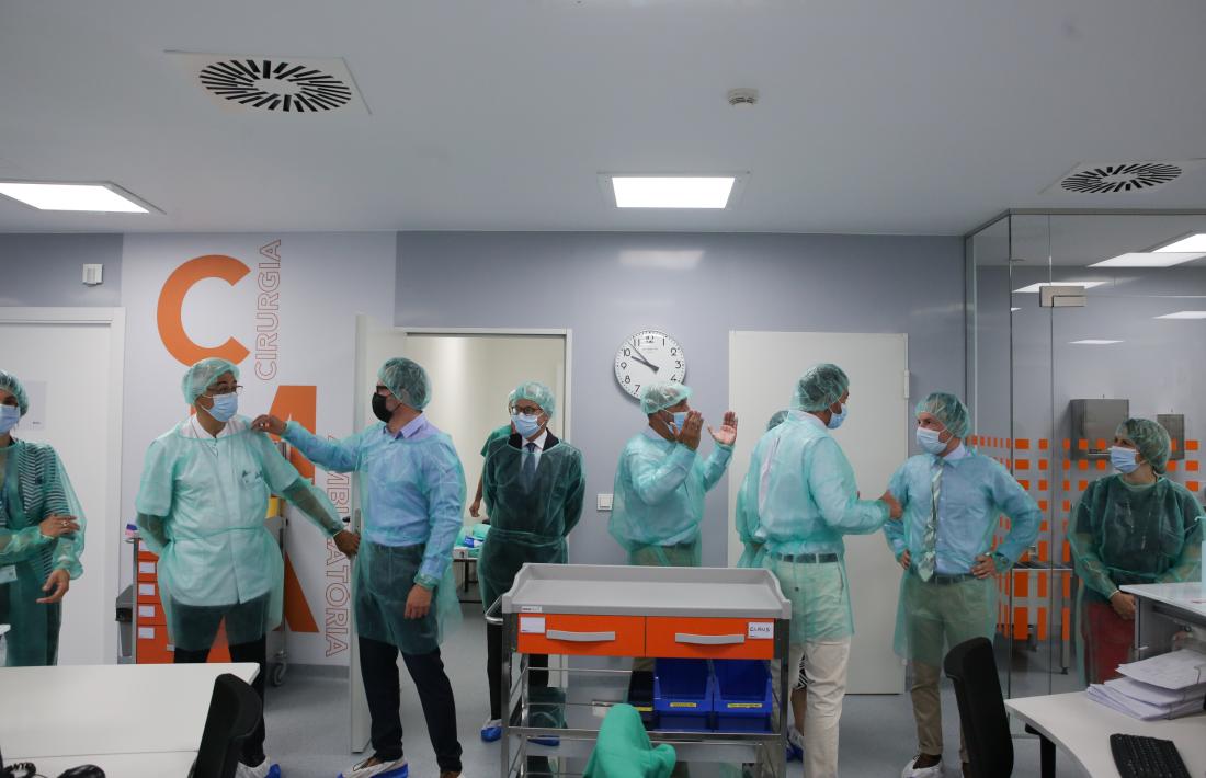 Visita de les autoritats al nou mòdul de cirurgia major ambulatòria.